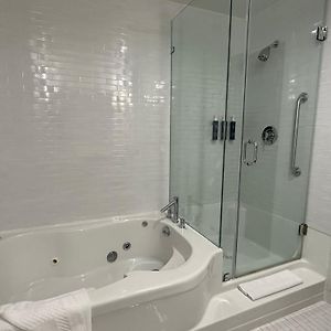 Executive One-Bedroom King Suite